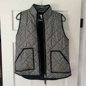 J.Crew Excursion puffer Down vest herringbone pattern Quilted Size M Black cream